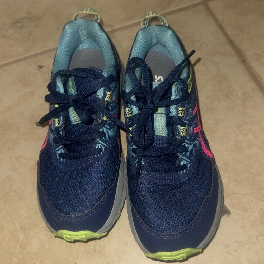 ASICS - Picture 2 of 4